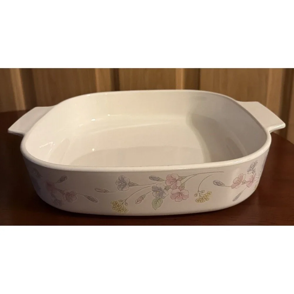 CorningWare A-10-B, 2.5L Floral Square Casserole Baking Dish.Excellent Condition